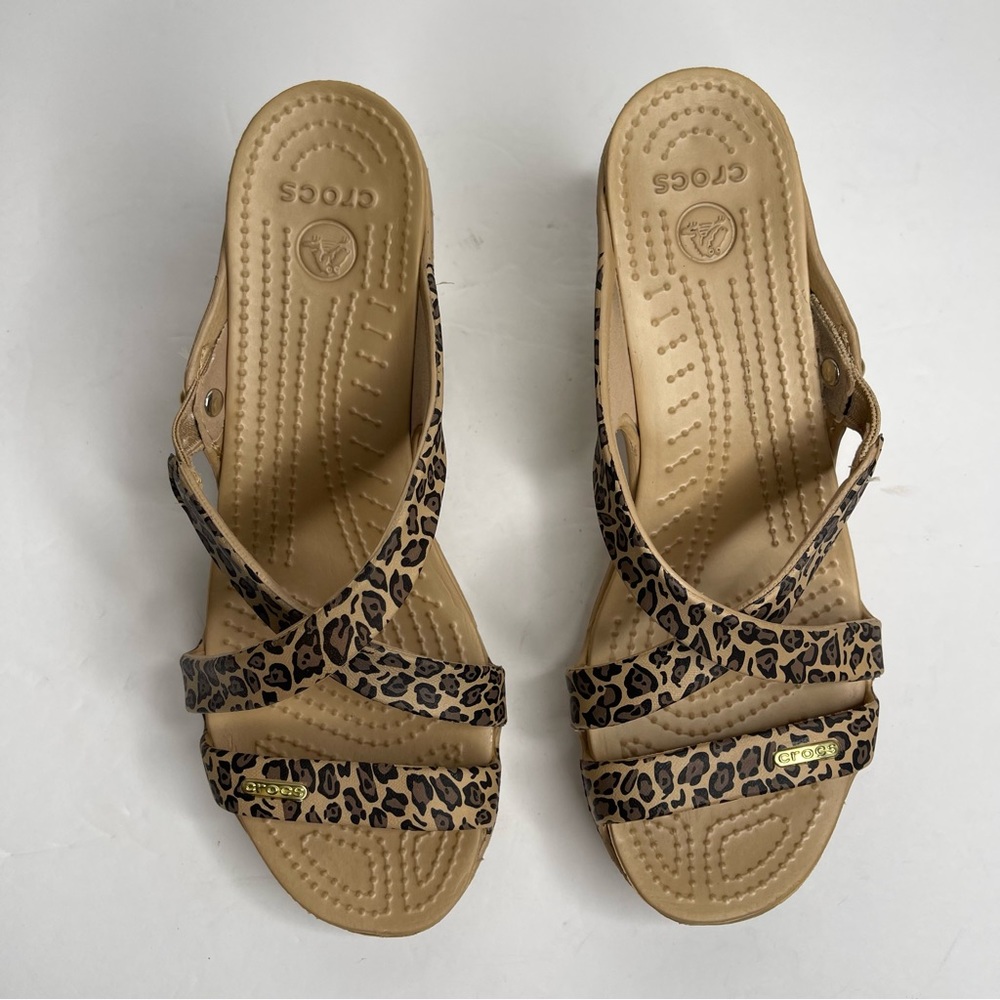Crocs Cyprus IV Leopard Animal Print Heel Sandals Size 7 Tan Brown Rare Comfort - Picture 6 of 15